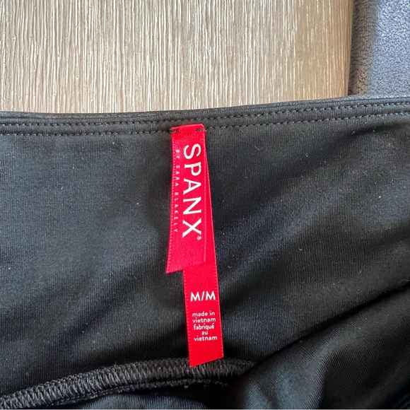 Spanx faux leather womens black leggings size Medium tummy control high waisted - Picture 5 of 5